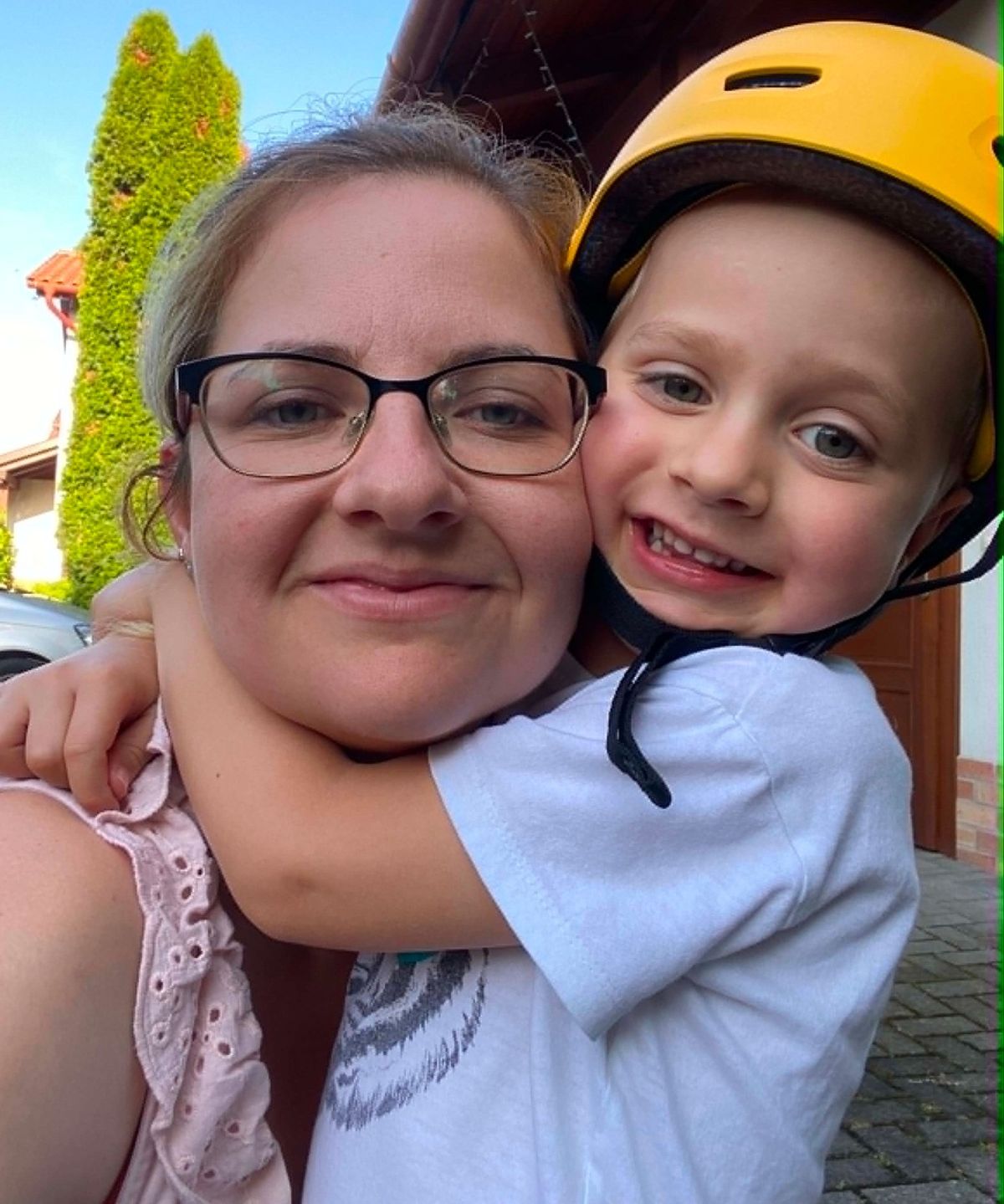 Marcell egy igazi örökmozgó kisfiú: imád focizni, dzsúdózni, úszni, biciklizni, de a legó is nagy kedvenc