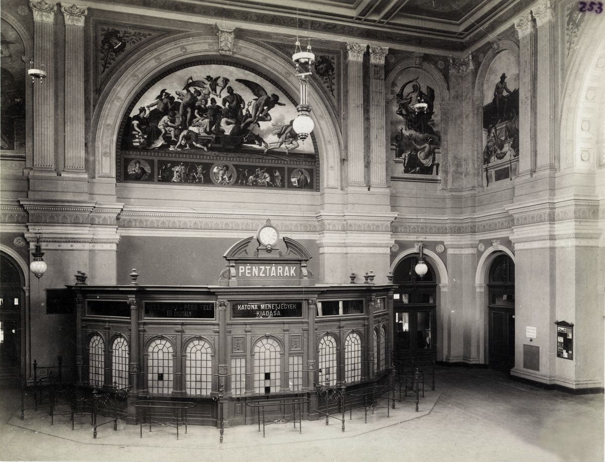 Keleti jegypénztárak az1884-es nyitáskor.