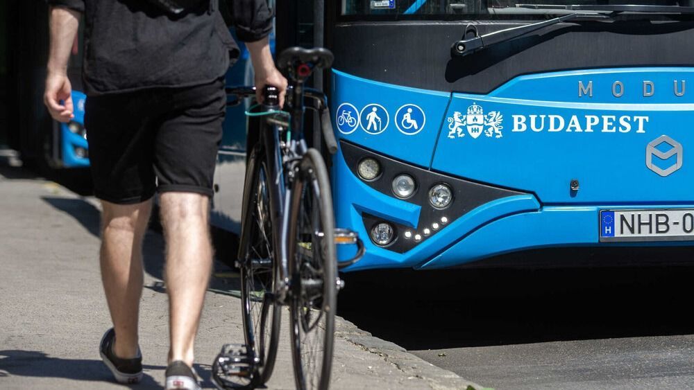 BKK: új buszsáv épül a Róbert Károly körúti felüljárón és az Egér úton