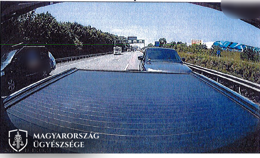 Büntetőfékezéssel próbálta büntetni a szabályosan közlekedőt
