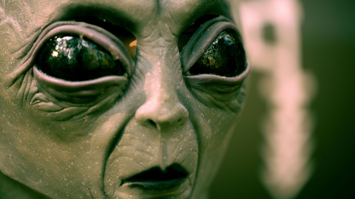 Rejtélyes UFO-csapódott a mezőbe, majd földönkívüliek támadtak a szemtanúkra