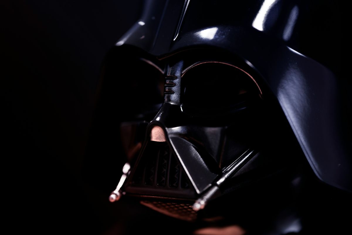 Jake Lloyd játszotta a fiatal Anakin Skywalkert, aki később a Star Wars univerzum Sith Nagyúra, Darth Vader lett