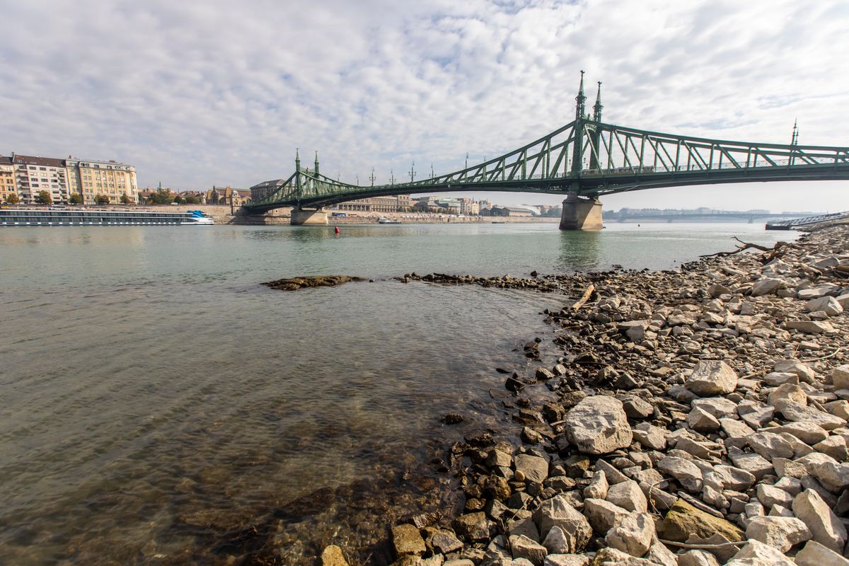 Budapest legmélyebb pontjai közül az egyik, az Ínség-szikla.