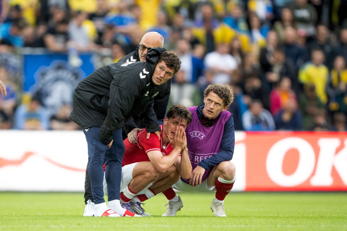 Csapattársai kétségbeesve figyelték Christian Eriksen újbóli rosszullétét és ápolását