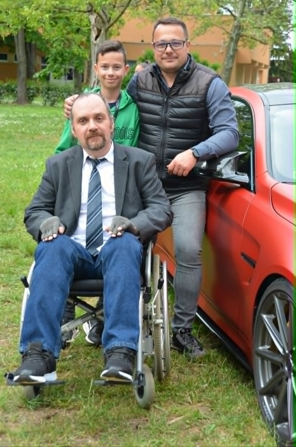 autó